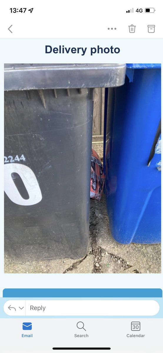 22_emlou's tweet photo. @Hermesparcels - didn’t ask for my delivery to be left in a safe space, however. Wouldn’t call next to bins exactly safe lol https://t.co/BncSTKFj9D