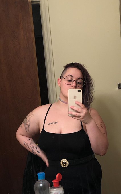 I&rsquo;m case you ever wanted reference for how short I am https://t.co/0UCvIEoQqK<a href="/tag/twitch"class="tags"><span>#twitch</span></a><a href="/tag/sexed"class="tags"><span>#sexed</span></a>