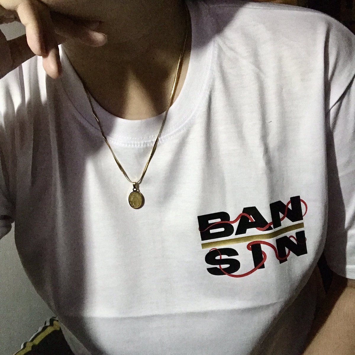 clrysb's tweet photo. fun fact: i saw this shirt design first before i read the au 😂

the shirt arrived safely and the fit and print was really nice din!!! 😍 dibs po sa naka-green 🙏🏽 thank you so much po @pabileechan for this~ and i am forever grateful @defgarae for the entirety of lunaverse ❤️ https://t.co/t0nLnSwLwj