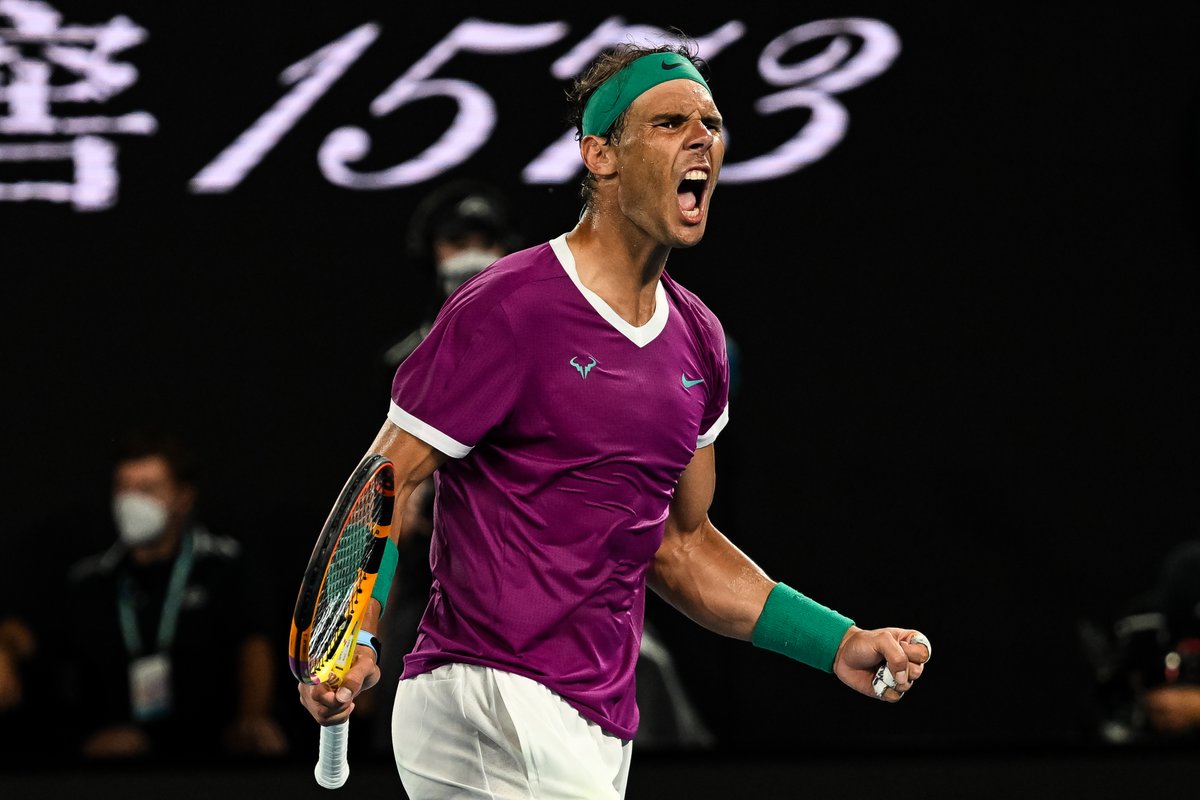 🏆‼️ EL TENISTA MÁS GRANDE DE LA HISTORIAAAAA

😍💪 RAFAEL NADAL remonta a Medvedev (2-6, 6-7, 6-4, 6-4 y 7-5) en el #AUSOpen en otra final PARA LA HISTORIA

➡️ ¡ Y SON 21 TÍTULOS DE GRAND SLAM!
#⃣ #CarruselNadal21