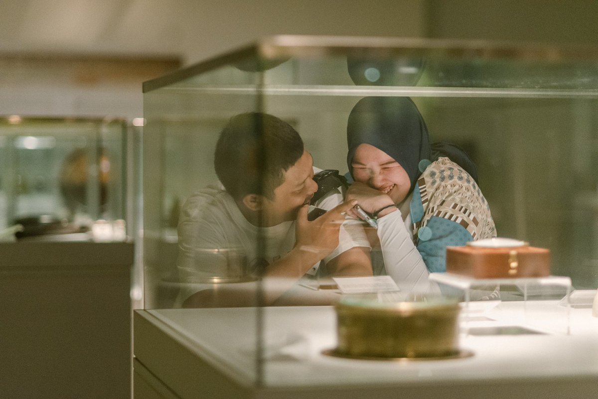 flowermurmurs's tweet photo. Museum Nasional di awal tahun. All you need is love...and a good photographer! 😆💖

👩🏻‍🤝‍👨🏽: @ritantr &amp; @akbarwikk https://t.co/8tQd2mkg3l