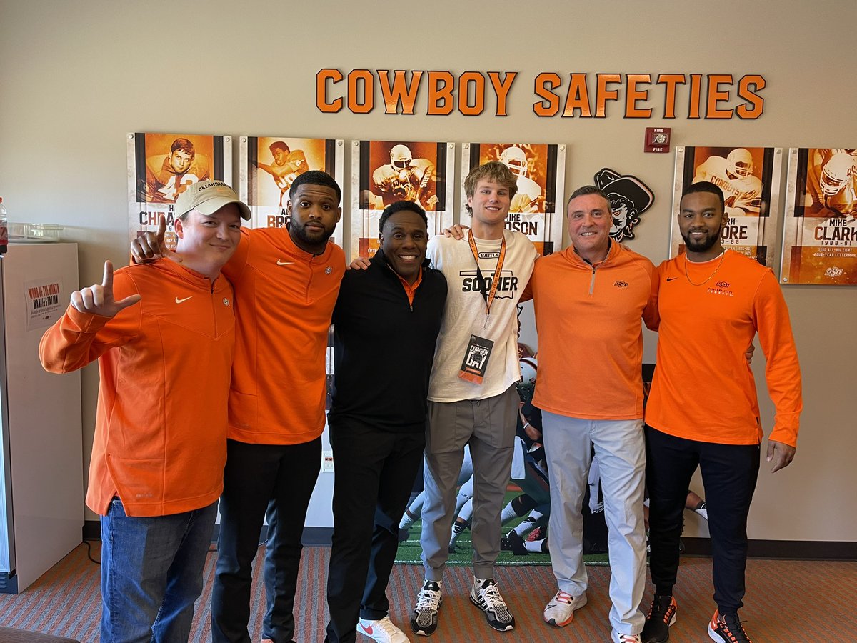 EthanRoush3's tweet photo. Had a great time at Cowboy Day. Thanks for the visit @CowboyFB! @CoachDerekMason @danhammer11 @JoeReynoldsOSU @mhunter17 https://t.co/UD7QyZgr6a