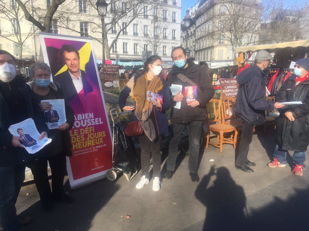PCFParis11's tweet photo. Des camarades heureuses et heureux sur le marché Bastille car l’accueil était formidable pour notre candidat et notre programme ! https://t.co/ZIKjzVcSmQ