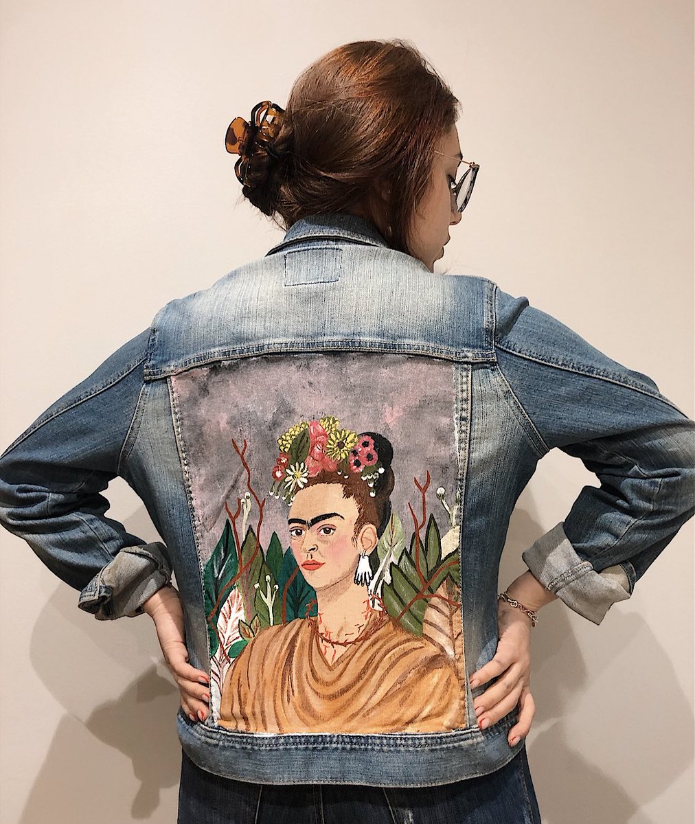 claudia_cl00's tweet photo. Chaqueta Frida Kahlo que he pintado a mano 💜 me ayuda mucho si compartís ✨ https://t.co/z5VCVB7H2i