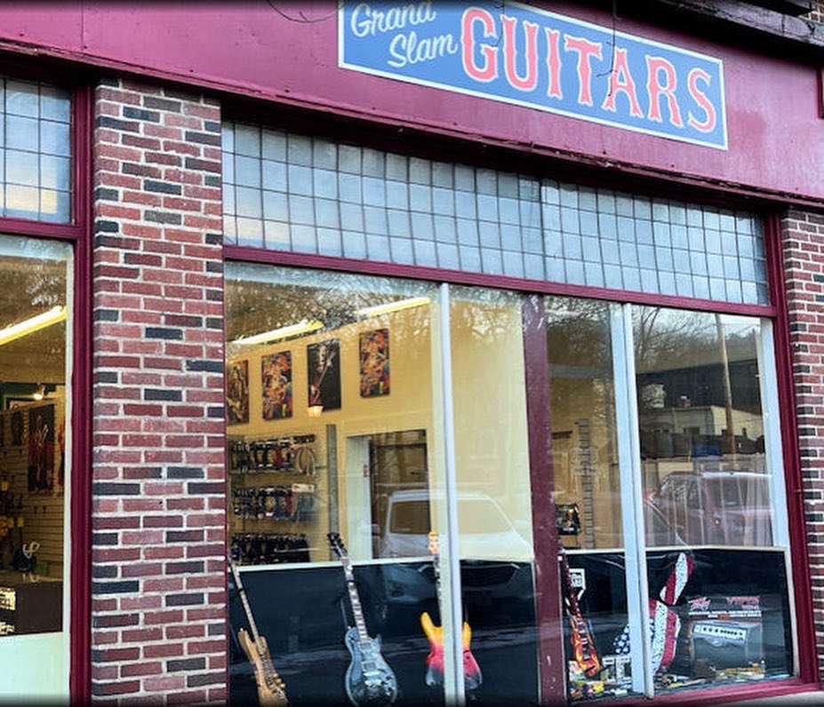 GuitarHeadsNet's tweet photo. A lot of you have been asking how things are going with our new retail store, and things have been great! We’re settling nicely into our location, getting a great response from the local musicians, &amp; can’t wait to kick things into high gear once the weather starts getting better! https://t.co/YCb0dPlrGr