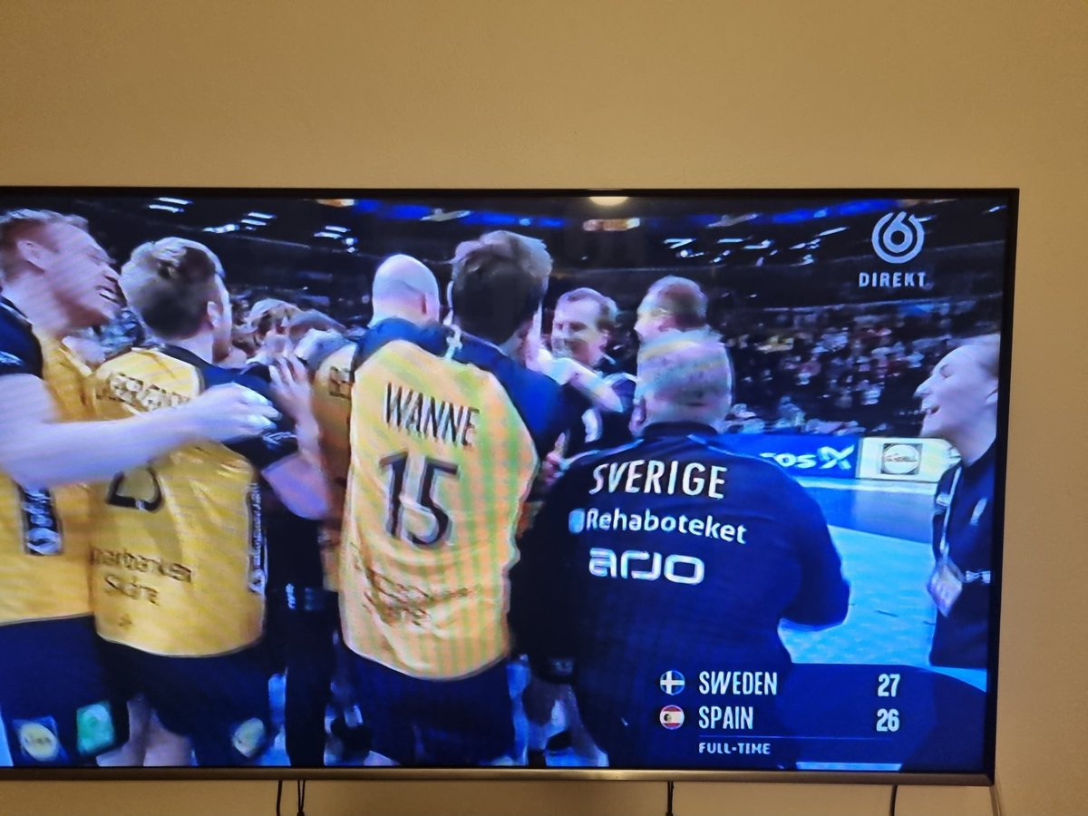 KatjaSjogren's tweet photo. Shiiiit!!! Sverige tar EM GUUULD!
Det är galet, det är sanslöst och såååå rättvist!
💙💛💙💛💙 https://t.co/BGycFl62Rm