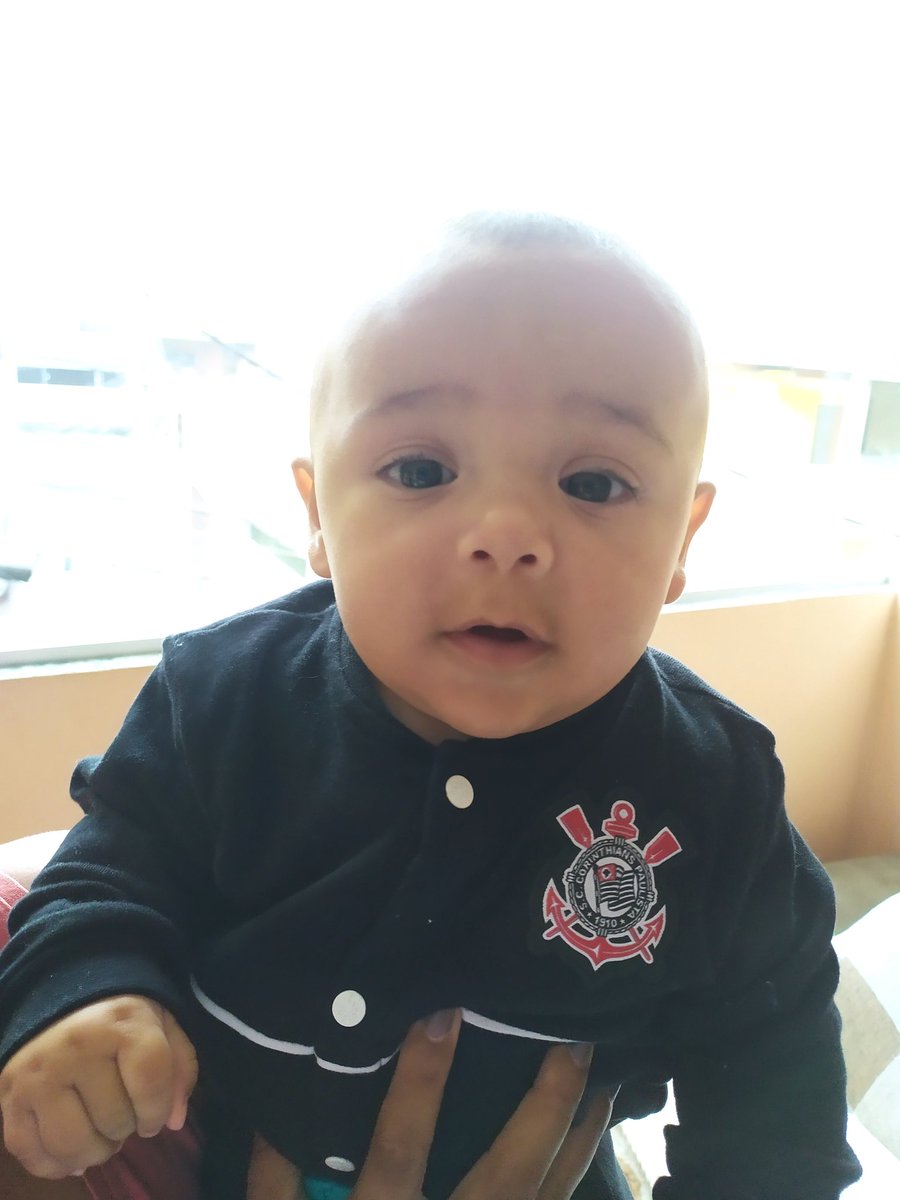 Meu neto com 3 meses já mostrando a alegria em vestir o manto sagrado 💪