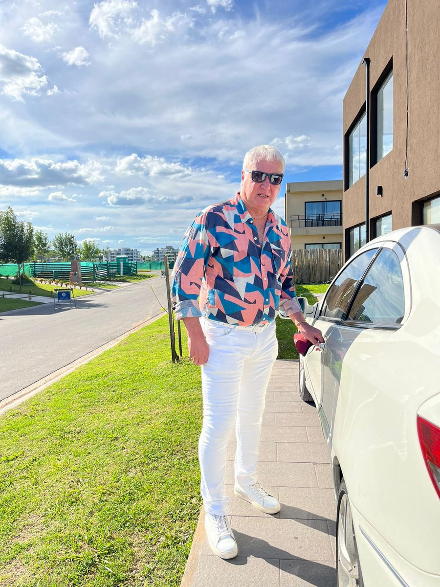 ReisnauerBlack's tweet image. Mira la camisa que tenes