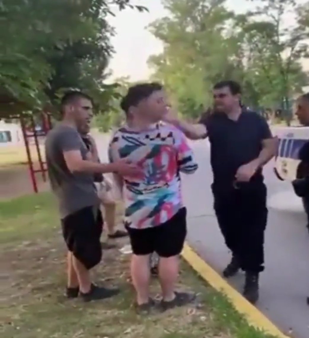 ReisnauerBlack's tweet image. Mira la camisa que tenes