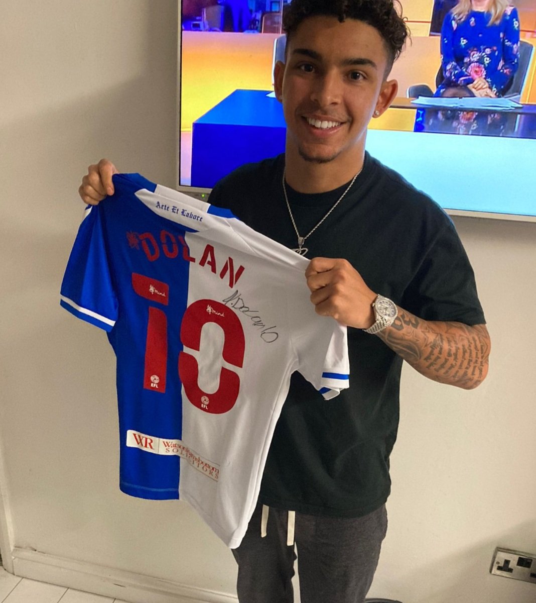 GikGif_'s tweet image. m.facebook.com/story.php?stor…

Chance to win a signed blackburn rovers shirt by Tyrhys Dolan! All proceeds going to a local children mental health charity! Please retweet blues 🔵⚪ 

@TyrhysDolan10