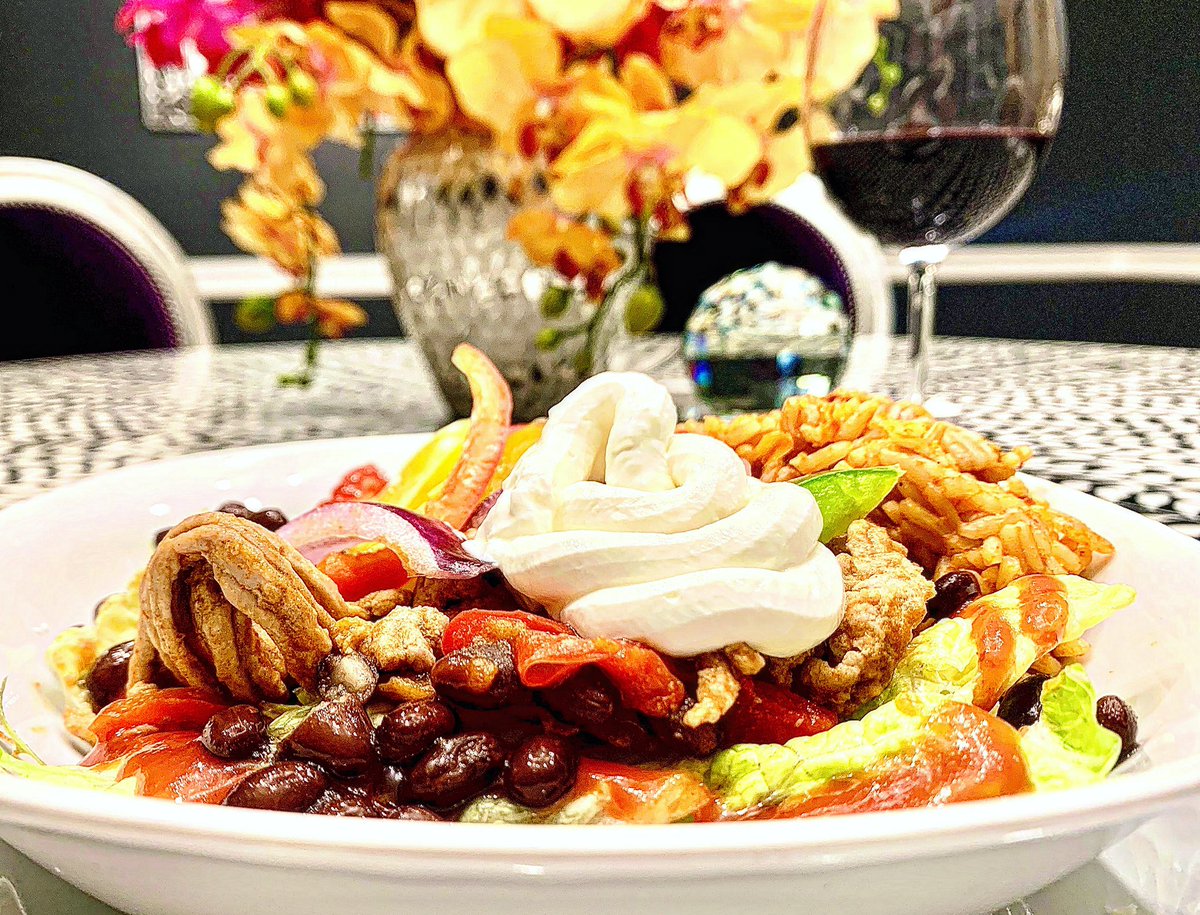 Tacos are acceptable every night of the week, right? 🌮 How about seasoned turkey taco bowls with black beans, red onions and fresh cut bell peppers 🫑 over a bed of lettuce?!

Want to learn how to cook awesome meals from expert chefs while interacting with friends? #jointheblok