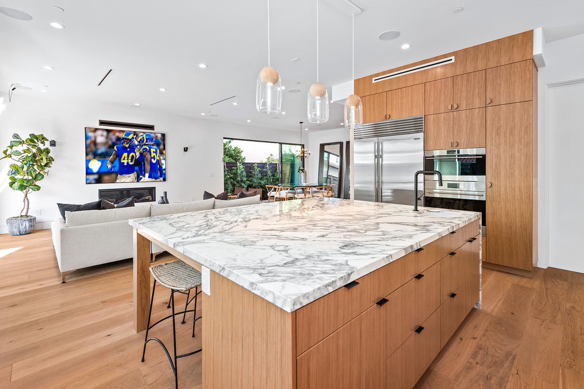 LaurieWoolner's tweet photo. Where are you watching the game today? It could be here! Coming soon 💫 #realestate #venicebeach #LosAngeles 📷 LA Rams https://t.co/Jit0c3Txx1