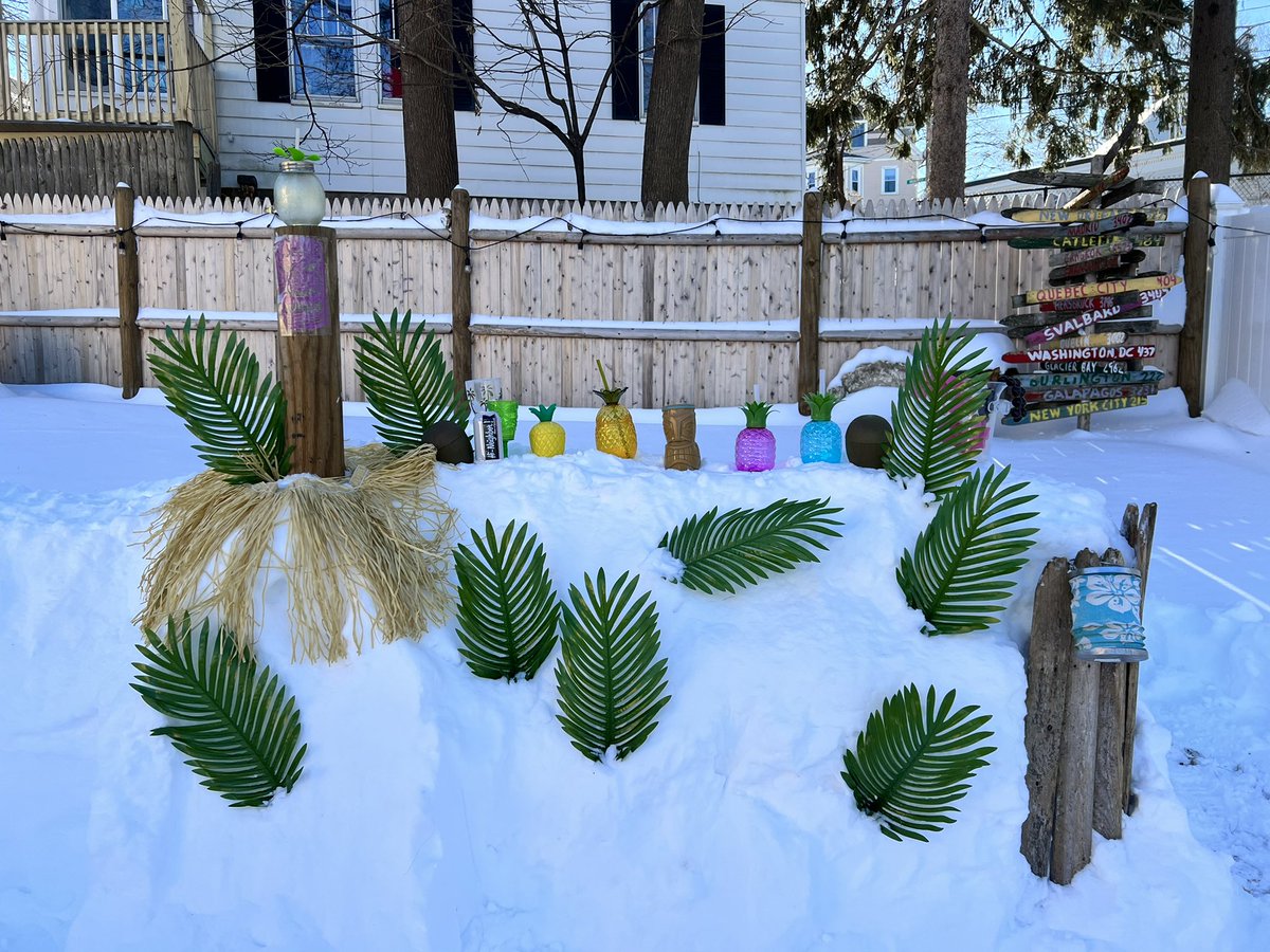 Here it is! Snow bar 2022! #rozziesnowbar