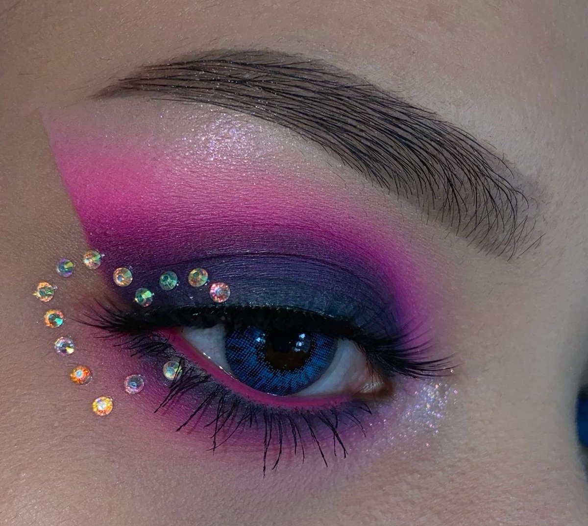 lexmakeups's tweet photo. @ColourPopCo vday glam 💘 using colourpop PF foundation + concealer, doll lashes, good reef liner, level up mascara, and crystal face jewelry 🥰 https://t.co/ySFvJsCrwf
