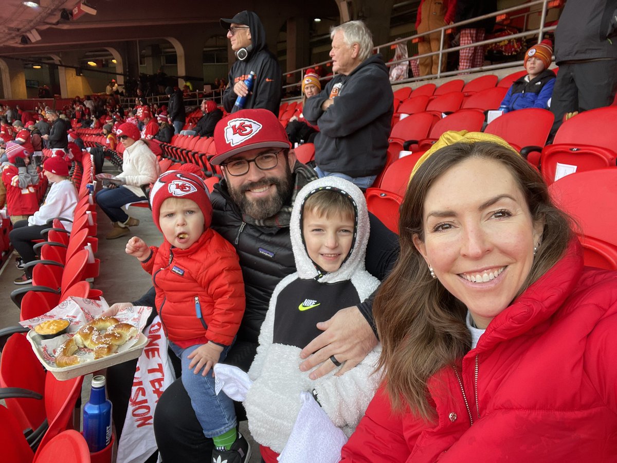 wcjones2's tweet photo. No sitter - no problem. Let’s go CHIEFS!!! #ChiefsKingdom https://t.co/m2RgrhQw5I