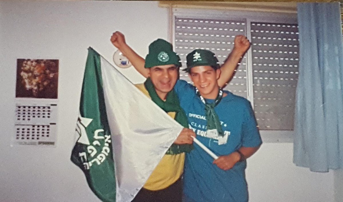 AsafPatay's tweet image. אני ואבא שלי לפני נסיעה לקרית אליעזר, שנת 1993
#פיד_ירוק 
#מכבי_חיפה