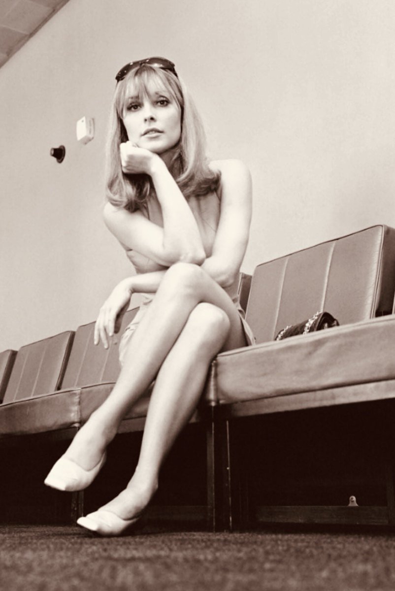 StarforSharon's tweet photo. Sharon Tate photographed by John Downing at London Heathrow Airport on July 22nd, 1966 — dress by Travilla, purse by Chanel. https://t.co/IkbHXcLY2x