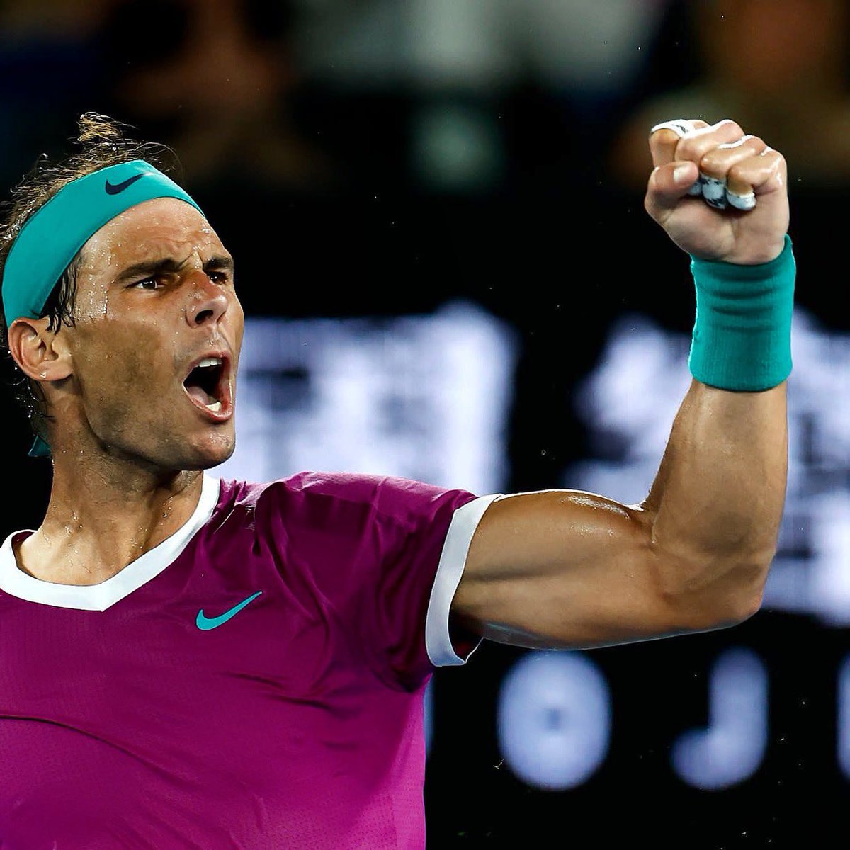 𝗗𝗢𝗡 𝗥𝗔𝗙𝗔𝗘𝗟 𝗡𝗔𝗗𝗔𝗟 𝗣𝗔𝗥𝗘𝗥𝗔. Así, en MAYÚSCULAS. Historia viva del deporte español y ejemplo de todo. 
Tus 🥚🥚 están al nivel de tu LEYENDA <a href="/RafaelNadal/">Rafa Nadal</a>!! Gracias por tanto 👏🏼🔝👑🇪🇸 #VamosRafa #AO2022 #21GrandSlams