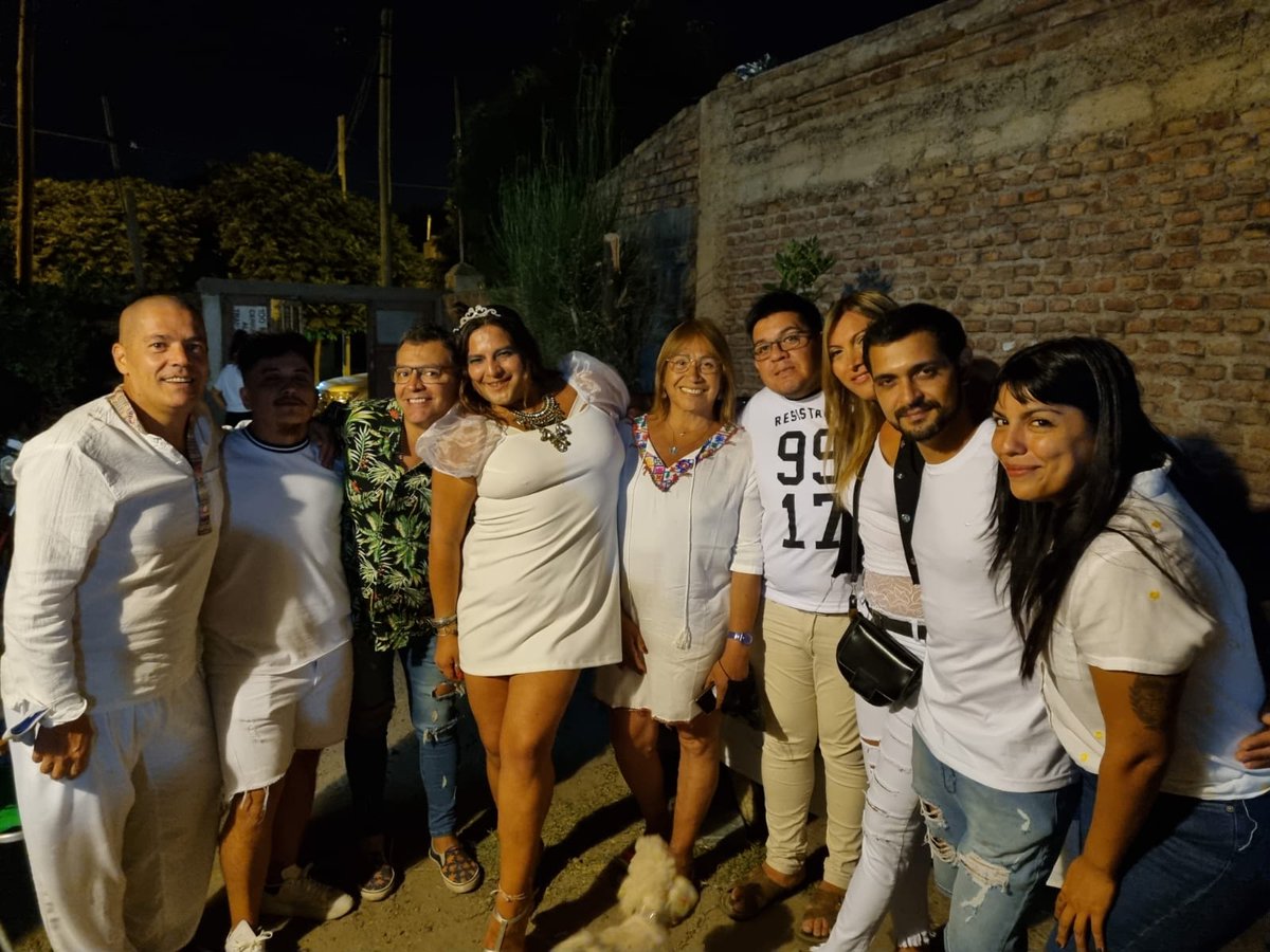 AdrianUrrutia0k's tweet photo. 🎉 #Los40deDay 🎂
Maravillosa noche amiga @DaaytorresN https://t.co/YyNqoMqft2