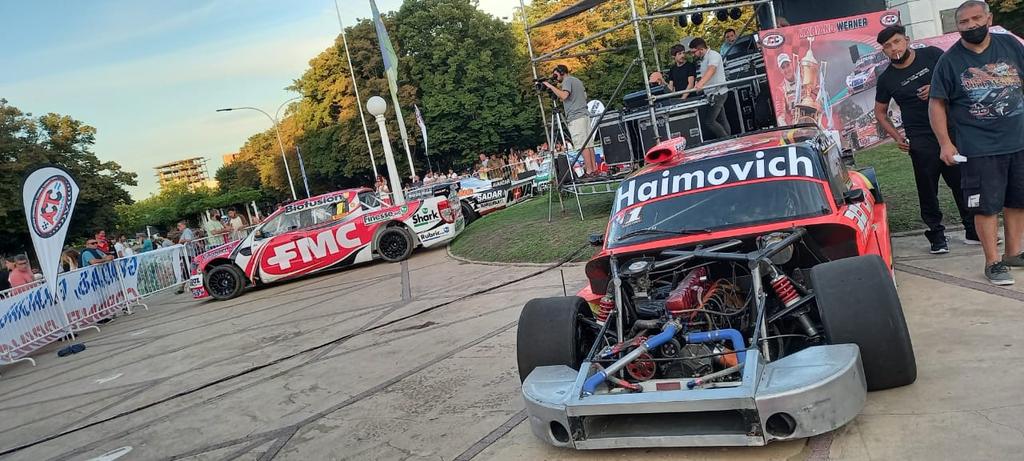 actcargentina's tweet photo. 📸El Museo Turismo Carretera se trasladó a Balcarce para la Fiesta Nacional del Automovilismo, en el marco del Camino a los 85 años, en una exposición brillante de autos campeones e históricos de la categoría✅

@MuseoTc | @turismobalcarce https://t.co/A50jD0hwqa