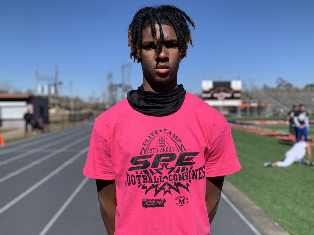 BHoward_11's tweet photo. 4 guys that stood out yesterday representing 3 states (LA, CA, TX). 

2023 - ATH - (@EricBeloneyJr1)
2023 - WR - (@justinw2023) 
2023 - QB - (@brayden_downen) 
2023 - DL - (@SuaLefotu) 

This group is talented but they each have something to prove size. All have #D1 interest. https://t.co/WpaEBXs43d