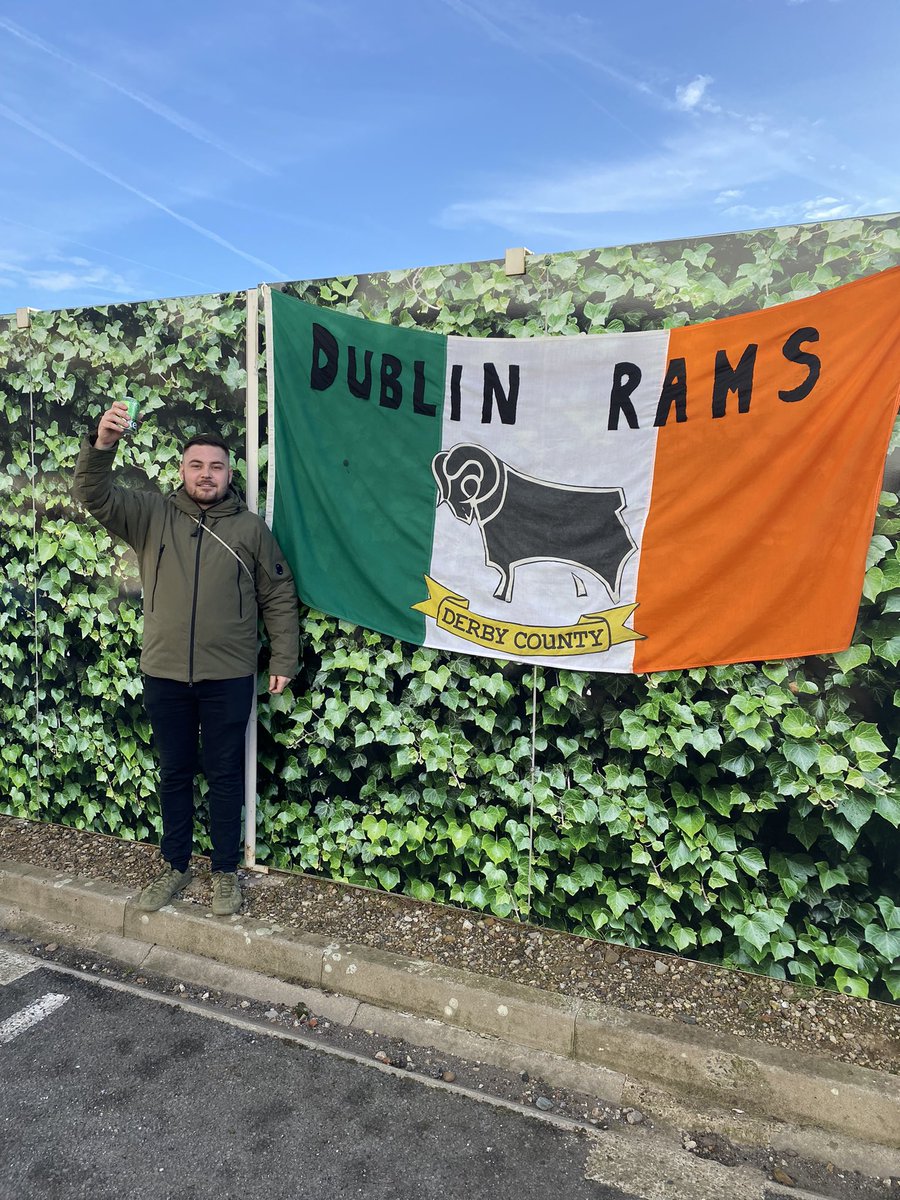 daniel_byrne2's tweet photo. Come on you rams ๐๐ฎ๐ช๐๐ป #dublinrams #fucktheefl #derby https://t.co/tFi3ow5gwV