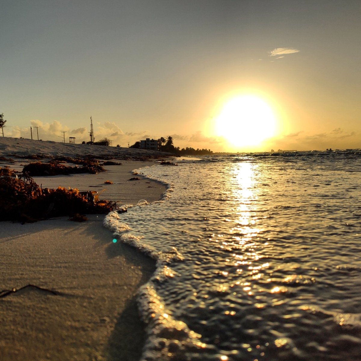 migueegued's tweet photo. @piitures Beautiful! This a Sunset from Varadero, Cuba. https://t.co/HRhVB4CbMM