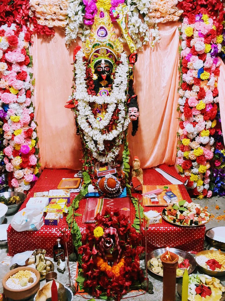 Suji_cinematic's tweet photo. New Barrakpur এর রাঙাদাদুদের বাড়ির কালীপুজো❤🙏❤😌 https://t.co/qwNofhkfH2
