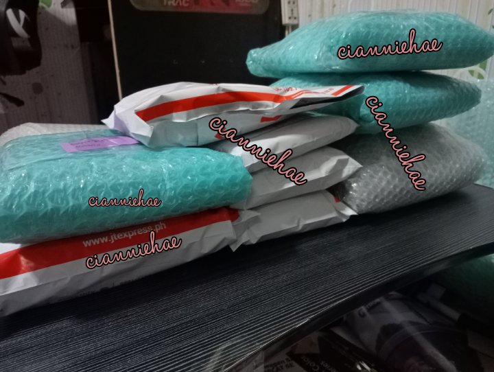 cianniehae's tweet photo. pc, digipack & en- sg2022 tingi items: all packed na po and ippick-up po tomorrow. naubusan ako ng pouch kaya hingi ako tom kay kuya rider. thank you! ♡ #ciapdates https://t.co/rag0t5DGdT