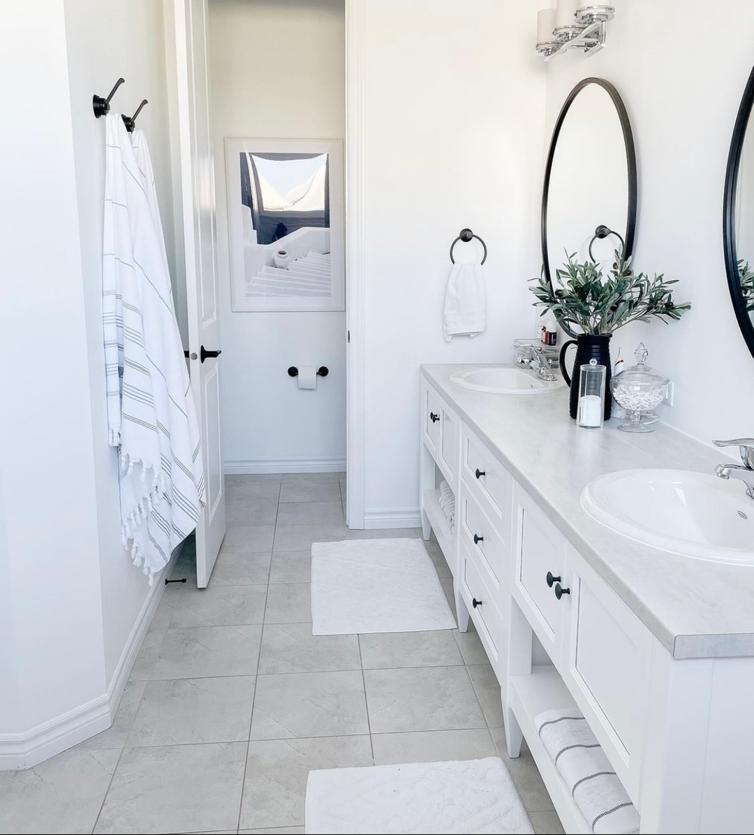 DESIGNER SPOTLIGHT | @md_decor_and_more

Incorporating white on white elements in a room lights up every corner of the space. Even physically, it gives the perception the room is actually bigger - and that's important for a small space like a bathroom. Thank you for using our til