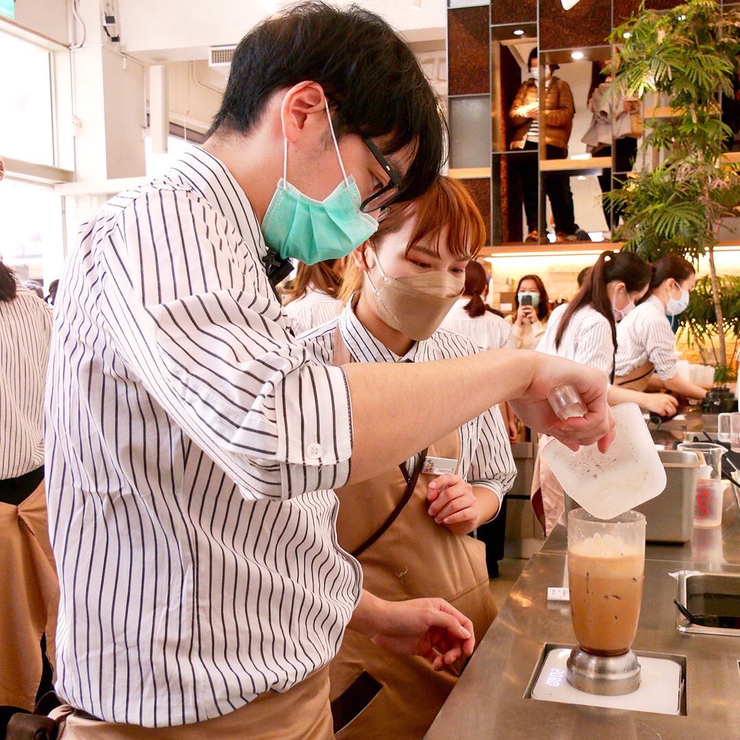 TwoSetViolin's tweet photo. Had so much fun filming at our favourite bubble tea store and meeting all of you who were there! ❤️ https://t.co/SQLTq2oZLN