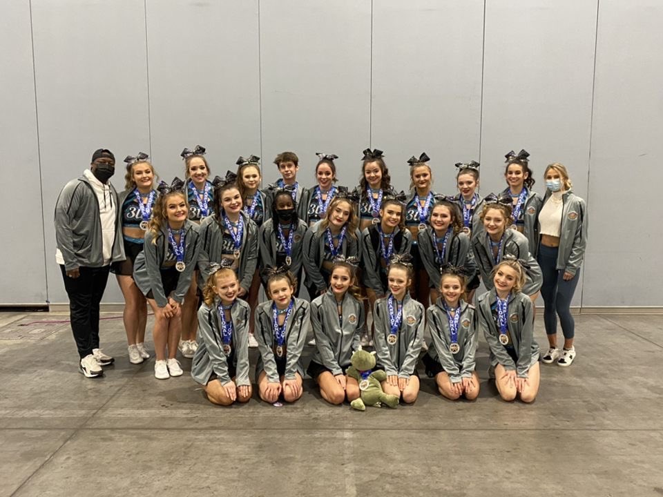 3liteSenior's tweet photo. @AmChamps NATIONAL CHAMPIONS! @SuttonHodges @dp_kearney https://t.co/NKaOC7c1Qc