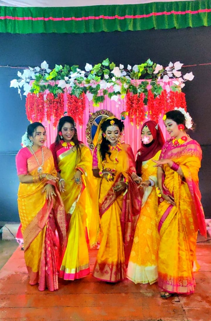 adihry83's tweet photo. বান্ধবীর হলুদ সন্ধ্যা💛🌼 https://t.co/4ipug14aJQ