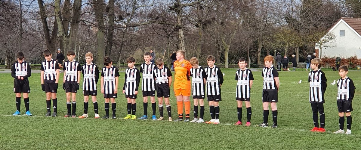 Our U13.3's observing a minutes silence before their match against Belmont in Donnybrook today in memory of John Leane, who sadly passed away this week.  

John was originally from Beechill in Donnybrook &amp; looked after teams in Joe's for over 40 years. Rest in Peace John.