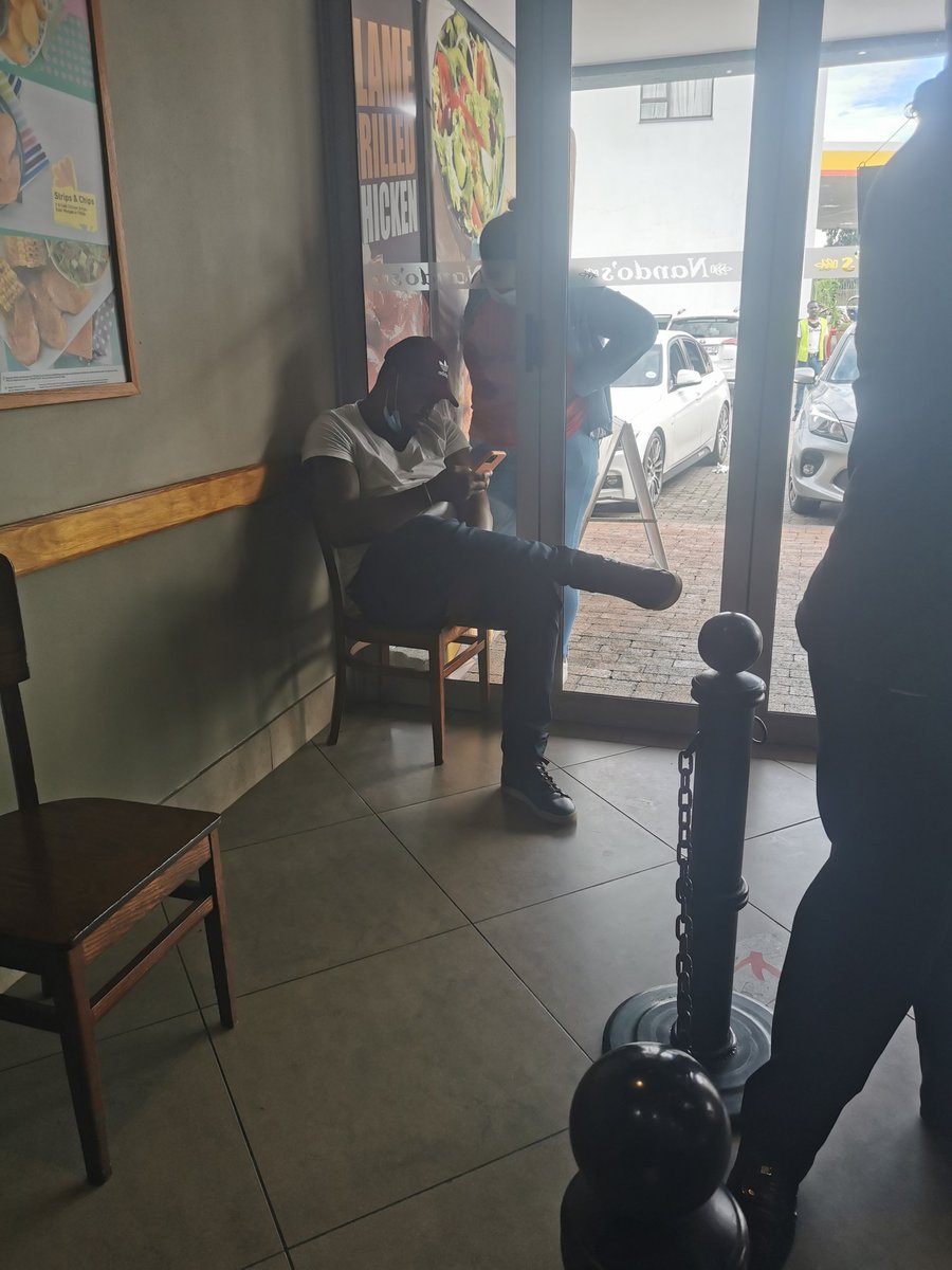 UsandileL's tweet photo. Kodwa @NandosSA, this customer of yours🤦‍♂️🤦‍♂️🤦‍♂️ https://t.co/U6DUNxqF8G