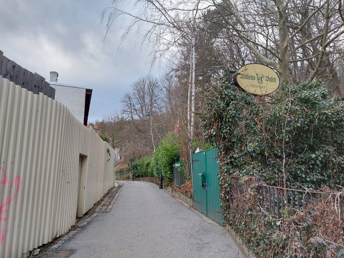 KaiserUngarn's tweet photo. #Stadtspaziergang dann weiter bis nach #Wien #Hernals #Neuwaldegg. Und dann wieder zurück. Danke ihr Lieben. Morgen geht's weiter! #Wienliebe https://t.co/xzkCHEZb0w