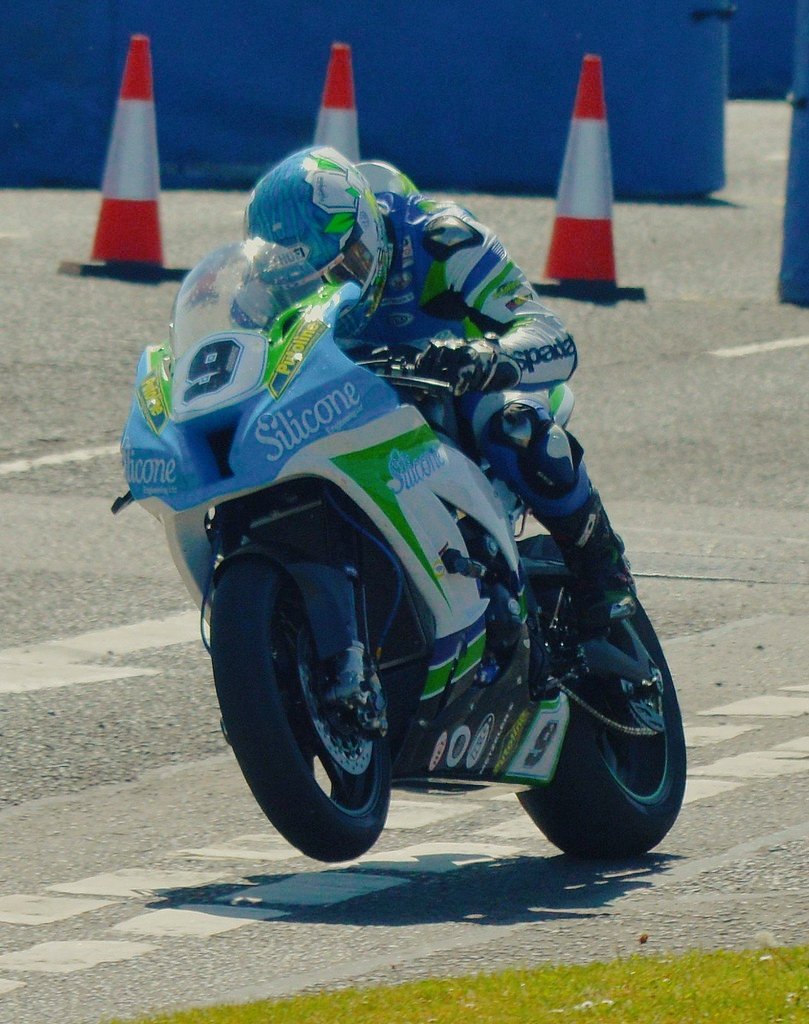 loveroadraces's tweet photo. On the bubble... #LoveRoadRaces #NorthWest200 #Nw200 #DeanHarrison #Superbike #siliconeengineering #kawasakizx10r Credits to our friend #StephenBrown https://t.co/7BNsNklTJ0