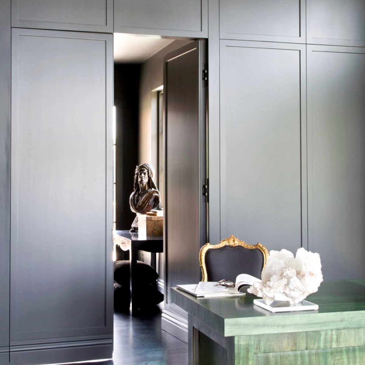 andreamonath's tweet photo. We’ve done many-a-hidden doors, which I just love. I love the idea of hidden spaces. We’ve done hidden doors that connect kids bedrooms, hidden basement stairways, HvAC systems, powder rooms, and safes...

Here’s one of my faves. Slide to see a few others for more inspiration 👉 https://t.co/iXCVO3vKjT
