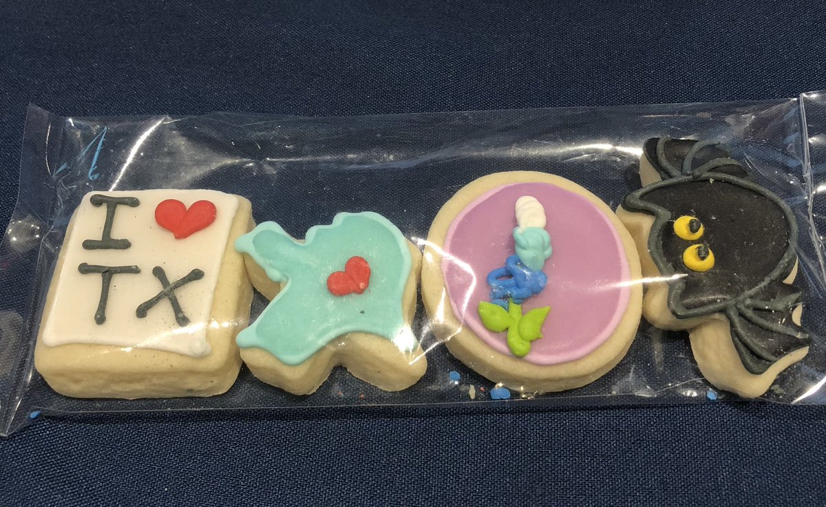 mtorres_edu's tweet photo. I ❤️ Austin cookies! 😊 https://t.co/cHGLhjeDtv