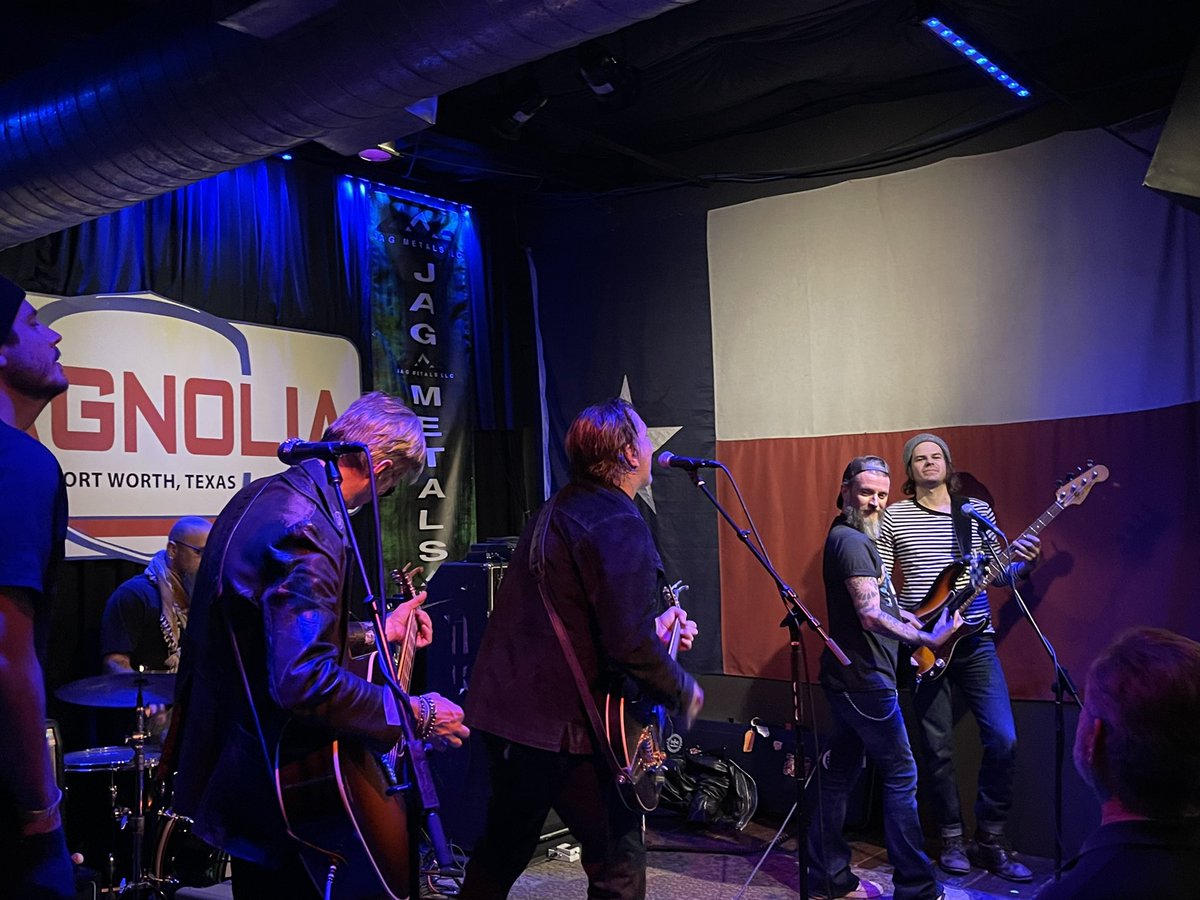 bigdock's tweet image. Always a good time seeing @JackIngram &amp;amp; the BUFB! “Dim lights, thick smoke, and loud, loud music!”
#JackIngram #BeatUpFordBand