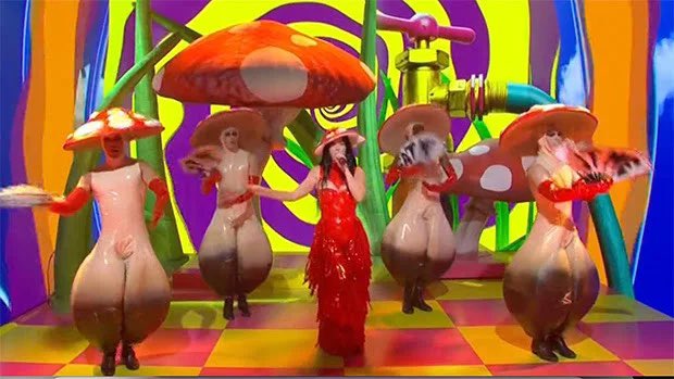 Katy Perry - Σελίδα 9 FKXSDK_XwAAlbHW?format=jpg&name=small