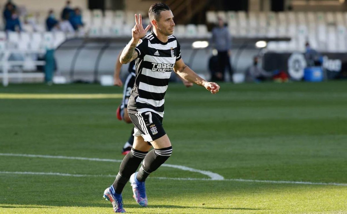 LaLigaenDirecto's tweet photo. UN BICHO DESCOMUNAL.

No hay NINGÚN equipo en TODA LA CARRERA PROFESIONAL de Rubén Castro (727 partidos) al que se haya enfrentado en más de 2 ocasiones y no haya conseguido marcarles. https://t.co/jyKG3L8wqc