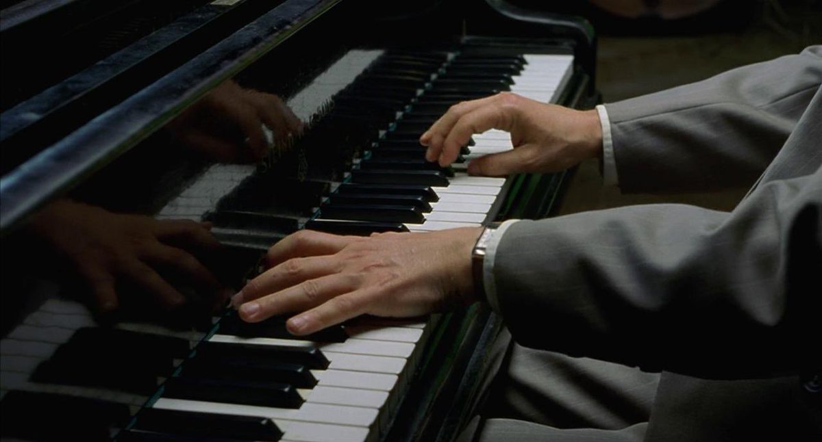 Руки на фортепиано. Смешной пианист. Пианист / the pianist (2002). Парень пианист. Фортепиано.