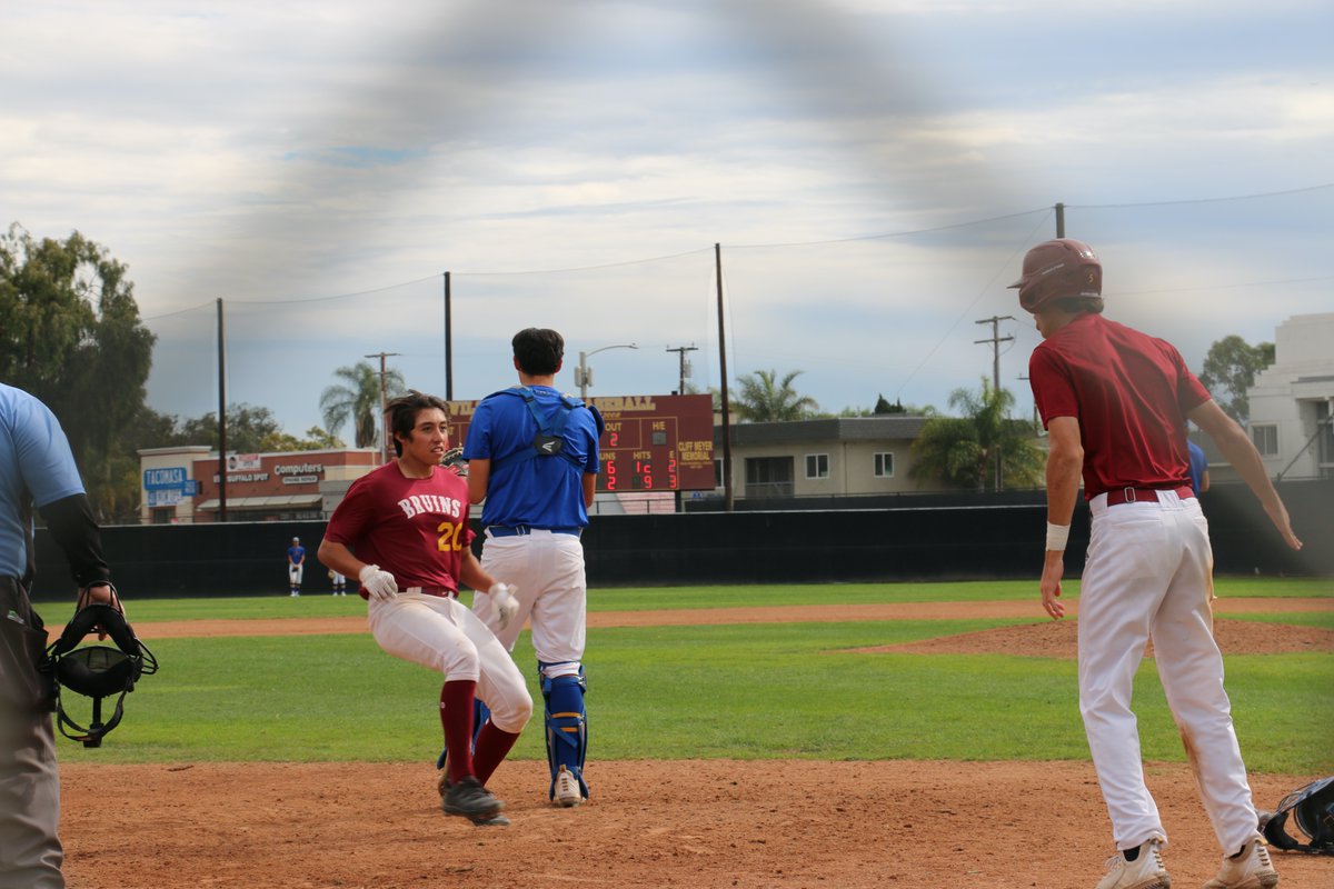 LBWilsonBruins's tweet photo. Great comback by the Bruins down 6-2 in the 9th to tie it up 6-6 vs a strong D1 Bishop Amat team. Nick Koenig with huge bases loaded double to pull to 6-5 &amp; Henry Whelen with game tieing RBI. Ryan Burack, Trevor Sonnhalter &amp; Xander McLaurin also good days at the plate. @562sports https://t.co/QBe2D74azb