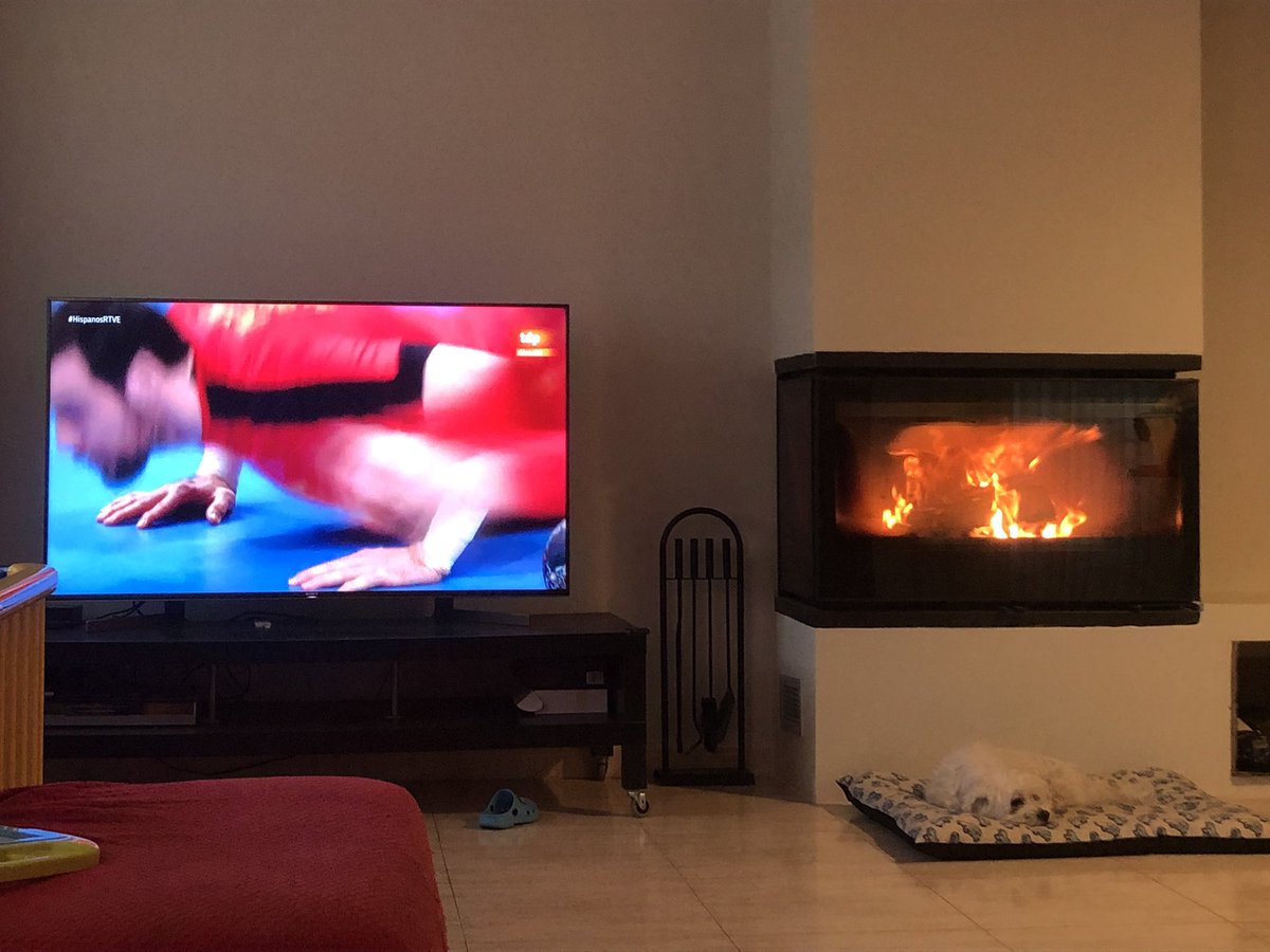 Mantita, y a fuego lento impaciente para que empiece el partido!!
Vamos a por ellos 💪🏼💪🏼

#Hispanos
#ehfeuro2022 <a href="/RFEBalonmano/">RFEBalonmano</a> <a href="/EHFEURO/">EHF EURO</a>