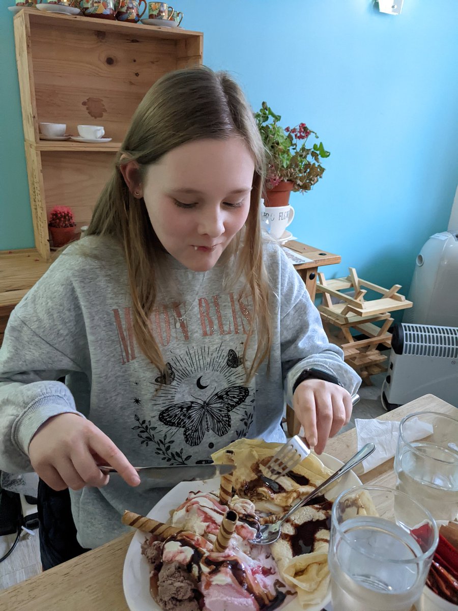A little trip into #Ledbury for an afternoon snack - sundaes, waffles, crêpes and shakes - #delicious ! #iloveboarding #prepschool #happyboarders