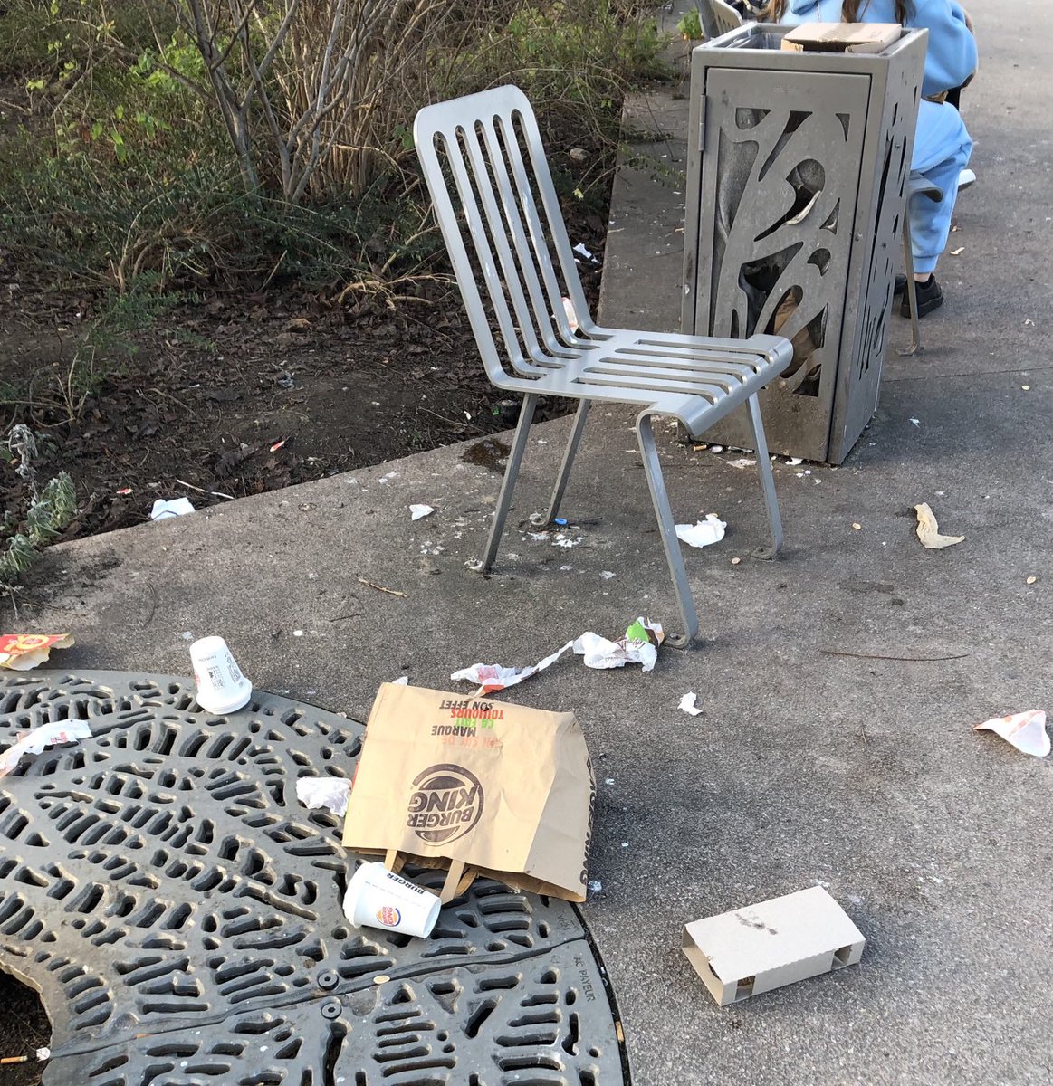 noplasticfrance's tweet image. Un dimanche à ⁦@Paris⁩ et toujours les mêmes dégâts de la restauration et des boissons à emporter. 
⁦@ORDIF⁩ ⁦@ademe⁩ ⁦@citeofrance⁩ ⁦