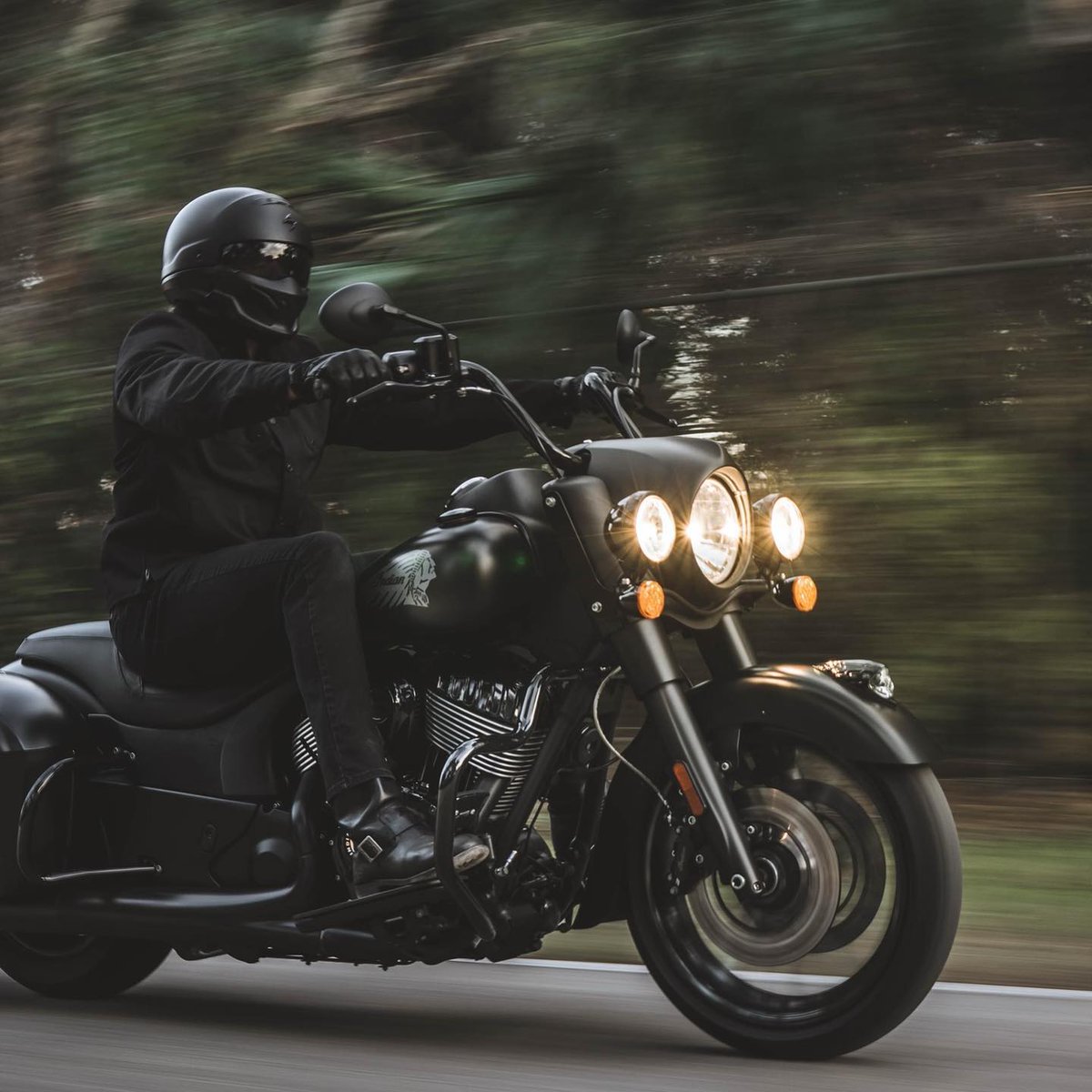 indianmotocycle's tweet photo. The most memorable days are spent on two-wheels. #SpringfieldDarkHorse

IG: jaredviolin
Photo by IG: garrett.omalley
#indianmotorcycle https://t.co/H6yBKlQz7y