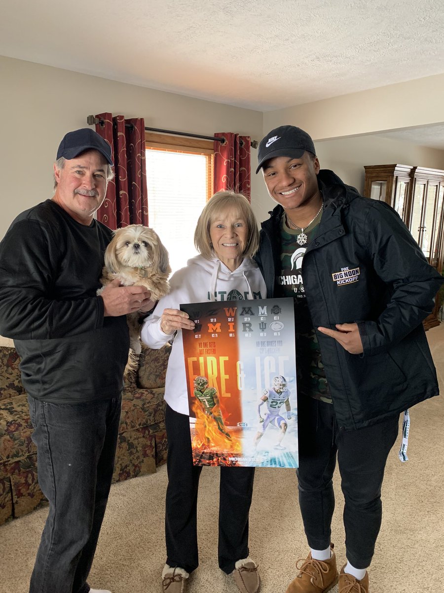 mlhensley's tweet photo. So this just happened! @realdsnow &amp; his beautiful girlfriend Maddie personally delivered my prize winning hoodie &amp; poster. It’s going to be a great day!! Thanks again! GO GREEN &amp; GO WHITE! 💚 https://t.co/zvK1YMGEDU