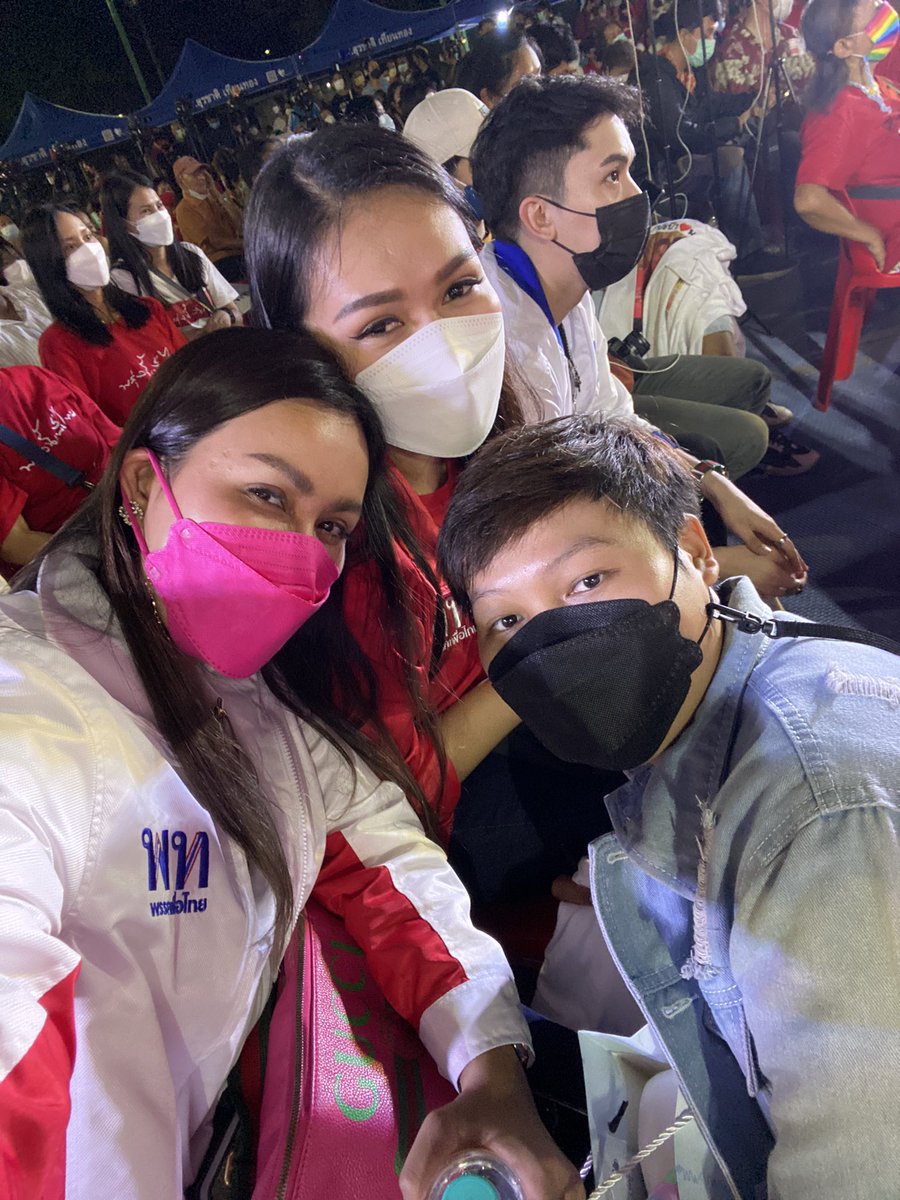 cotton_rdm's tweet photo. ครั้งแรกกับการเดินทางไปหาพี่ๆ ออกจากบางแสนตั้งแต่เที่ยง ถึงบ่ายสองกว่า นั่งรออยู่ที่สวนจนงานเริ่ม และก็อยู่จนปราศรัยเสร็จ การไปครั้งนี้คุ้มมากๆ พี่ๆน่ารักกันทุกคนเลย ไว้มีโอกาสเราคงจะได้พบกันอีกนะครับ🥰💕🦄❤️ 
[ @aim_theerarat @j_sindhuprai ]
[ @sirinrasa @BeerChayapa ] https://t.co/VngV4M5fnA